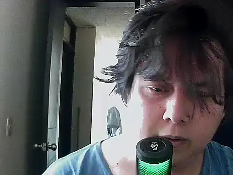 Snapshot of aixs93 chatting on October 27, 2025, 12:20 pm aixs93 online show from October 27, 2025, 12:20 pm