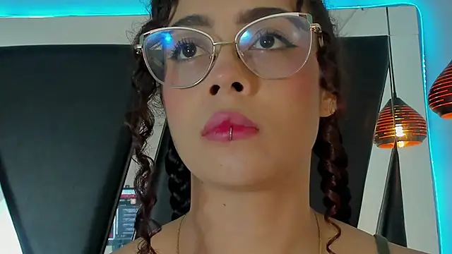 antonelllepiercee online show from January 18, 2025, 11:32 am