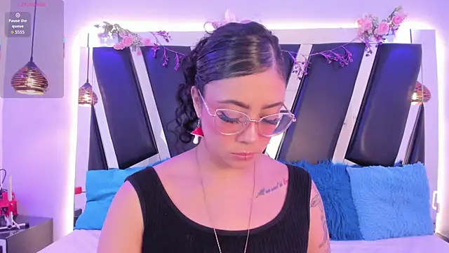 antonelllepiercee online show from April 21, 2026, 11:16 am