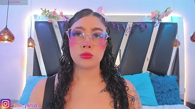 Snapshot of antonelllepiercee chatting on May 27, 2026, 11:29 am antonelllepiercee online show from May 27, 2026, 11:29 am