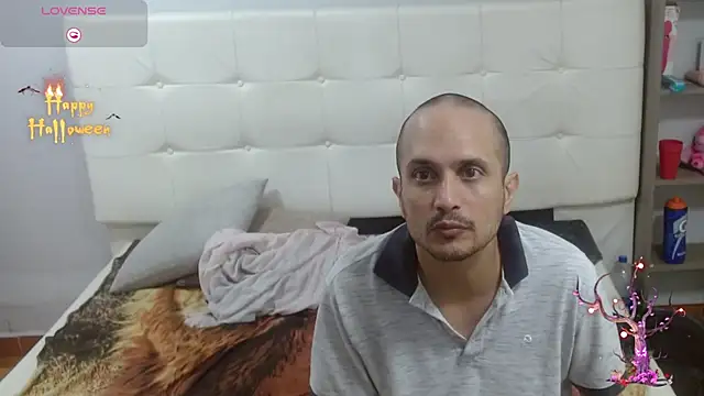 Candy and Jh0n online show from October 11, 2025, 4:44 am