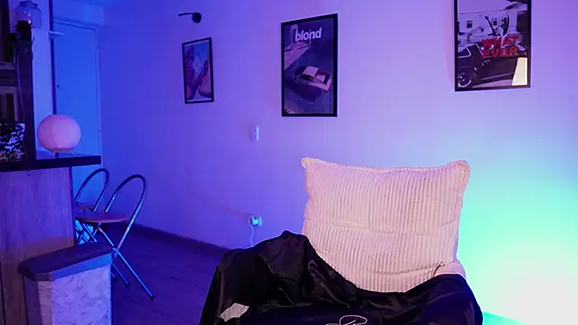 Snapshot of Megga_Bluee chatting on November 9, 2025, 11:36 pm Megga Bluee online show from November 9, 2025, 11:36 pm