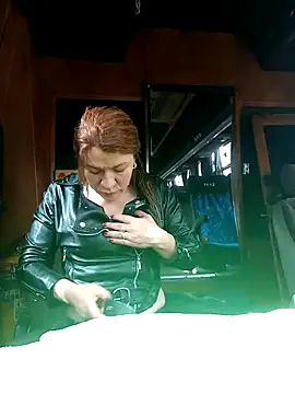 Skylar-Vox- online show from March 17, 2025, 1:29 pm