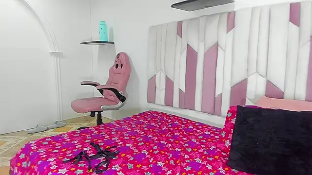 mia stanfort online show from February 22, 2025, 7:14 pm