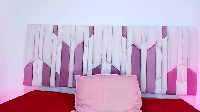 mia stanfort online show from September 22, 2025, 7:16 pm