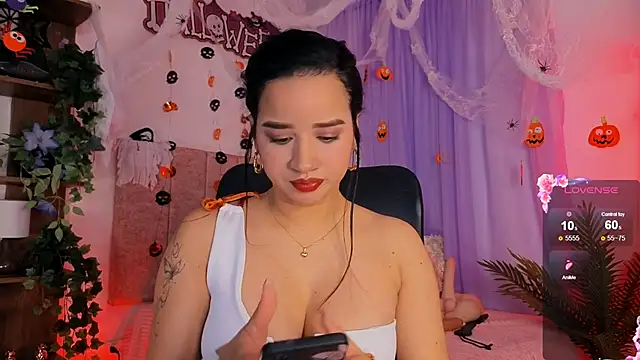 emilyrouxe online show from October 31, 2025, 3:02 pm