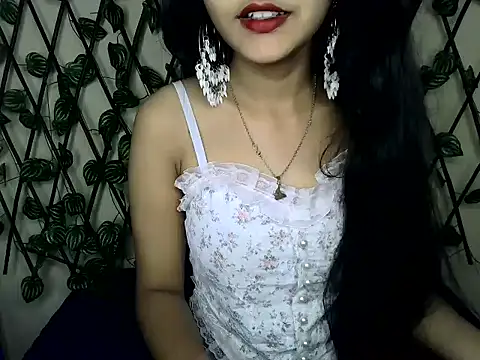 SUZY FROMUS online show from March 21, 2025, 4:18 pm