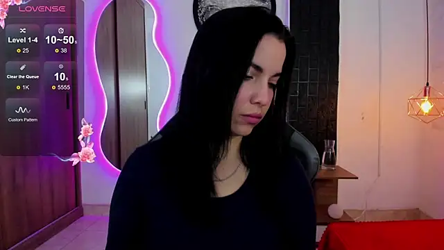 tatiana sc online show from November 13, 2025, 1:21 pm