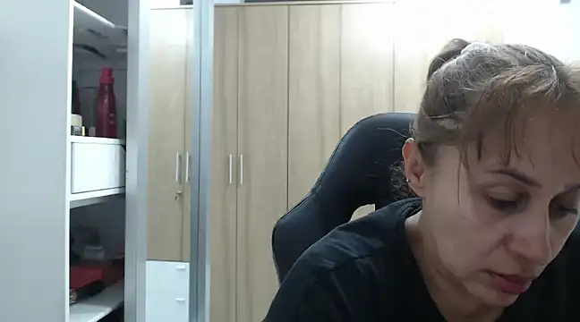 RoxanaLove9 online show from January 16, 2025, 1:27 am