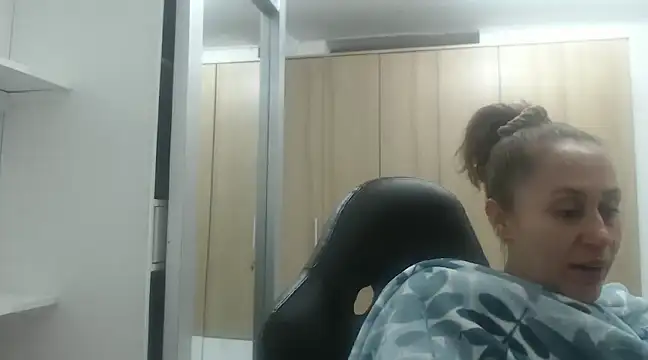 RoxanaLove9 online show from February 20, 2025, 3:45 am