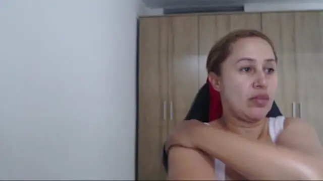 RoxanaLove9 online show from September 21, 2025, 9:05 pm