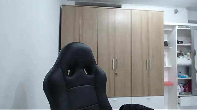 RoxanaLove9 online show from February 22, 2026, 7:12 pm