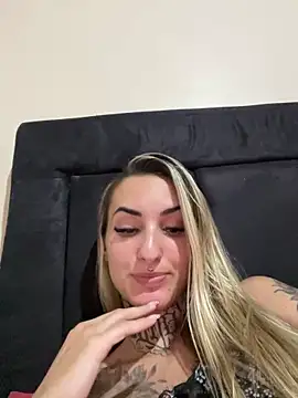 Snapshot of hotskinny1 chatting on February 28, 2025, 2:31 am hotskinny1 online show from February 28, 2025, 2:31 am