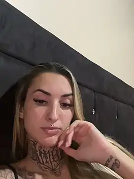 Snapshot of hotskinny1 chatting on February 28, 2025, 9:23 pm hotskinny1 online show from February 28, 2025, 9:23 pm
