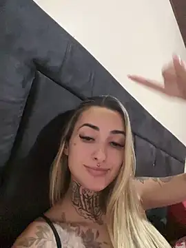 Snapshot of hotskinny1 chatting on March 1, 2025, 1:00 am hotskinny1 online show from March 1, 2025, 1:00 am