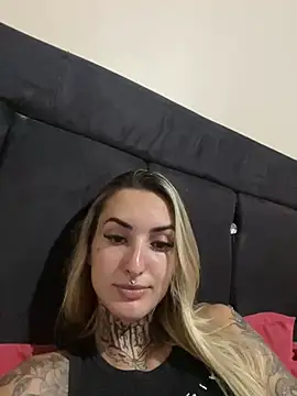 Snapshot of hotskinny1 chatting on March 5, 2025, 3:08 am hotskinny1 online show from March 5, 2025, 3:08 am