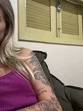 Snapshot of hotskinny1 chatting on March 13, 2025, 3:54 am hotskinny1 online show from March 13, 2025, 3:54 am