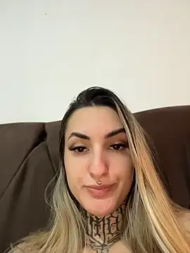 hotskinny1 online show from May 4, 2026, 5:20 pm
