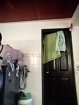 Lucianaferro  online show from November 27, 2025, 3:36 pm