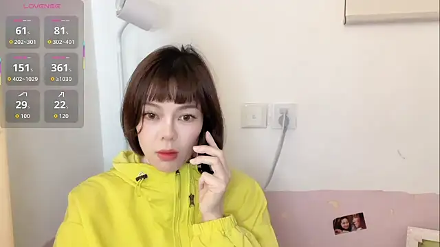 Linda-LL online show from November 4, 2025, 5:06 am