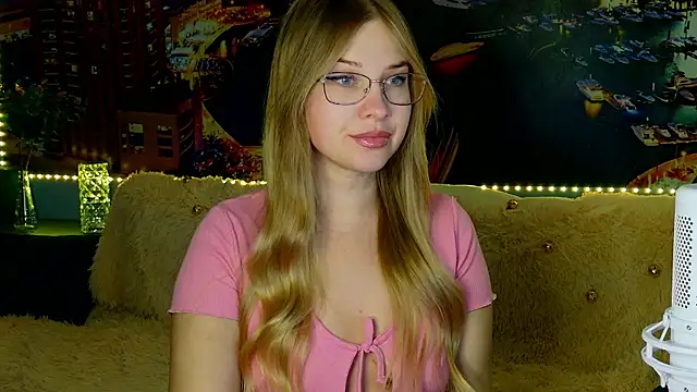 Snapshot of pusyavykusya chatting on December 10, 2024, 10:17 am pusyavykusya online show from December 10, 2024, 10:17 am