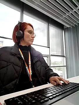 your red rose  online show from January 30, 2025, 2:58 pm