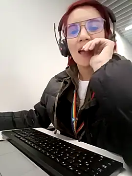 your red rose  online show from March 6, 2025, 1:14 pm