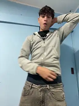 LatinBoysxxx online show from May 17, 2026, 3:26 am