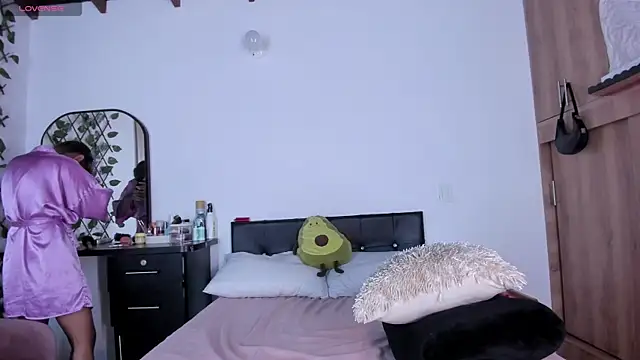 medussa13  online show from April 11, 2026, 12:09 pm