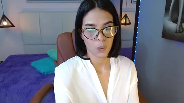 AlessiaVal  online show from February 13, 2025, 12:43 pm