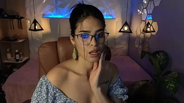 Snapshot of AlessiaVal_ chatting on November 21, 2025, 2:27 pm AlessiaVal online show from November 21, 2025, 2:27 pm