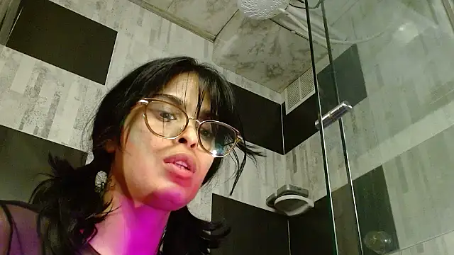 AlessiaVal  online show from April 2, 2026, 4:26 pm