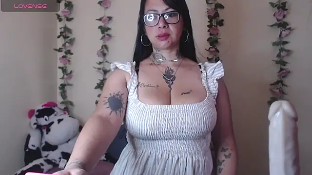Snapshot of Saloome- chatting on May 9, 2026, 9:31 pm Saloome- online show from May 9, 2026, 9:31 pm