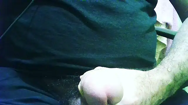 loganwolverine02 online show from May 19, 2026, 10:49 pm