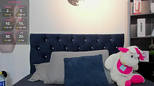 yulianademond66 online show from August 6, 2026, 11:28 pm