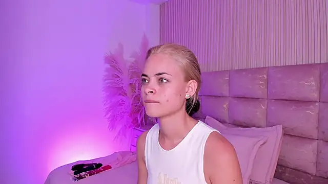 HannaRhodes online show from May 9, 2026, 3:28 pm