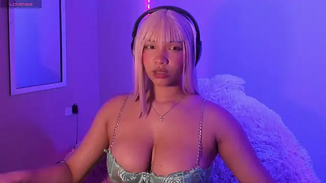 MadelineBenet online show from January 21, 2025, 4:32 am