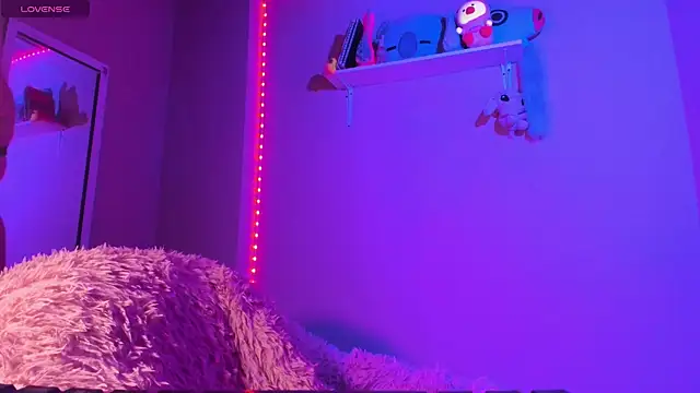 MadelineBenet online show from February 6, 2025, 5:25 am