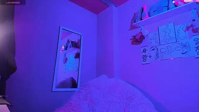 MadelineBenet online show from February 26, 2025, 6:47 am