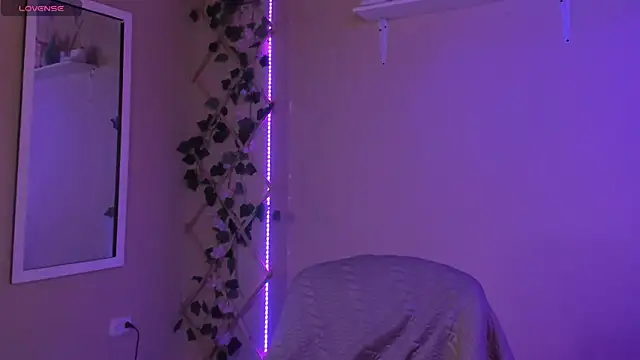 MadelineBenet online show from September 9, 2025, 1:16 am