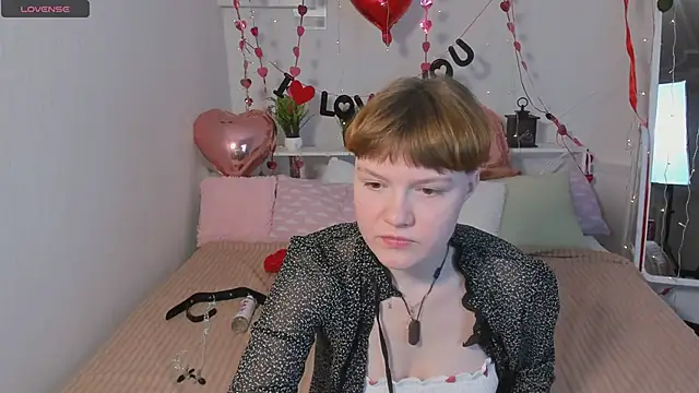 DreamyLuna online show from January 28, 2025, 8:36 pm