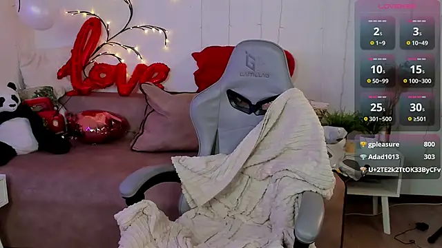 DreamyLuna online show from February 2, 2025, 3:10 am