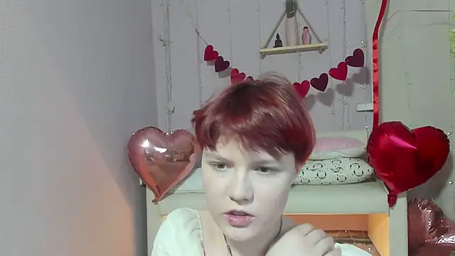 DreamyLuna online show from February 7, 2025, 8:42 pm