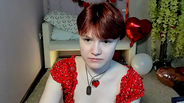 DreamyLuna online show from February 19, 2025, 8:31 pm