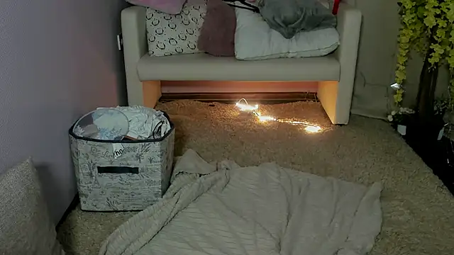 DreamyLuna online show from March 12, 2025, 8:31 pm