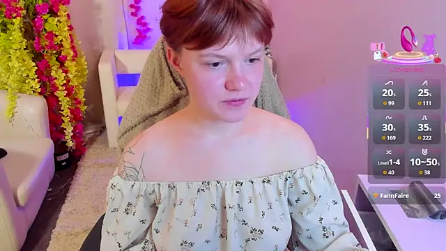 DreamyLuna online show from September 11, 2025, 8:42 pm