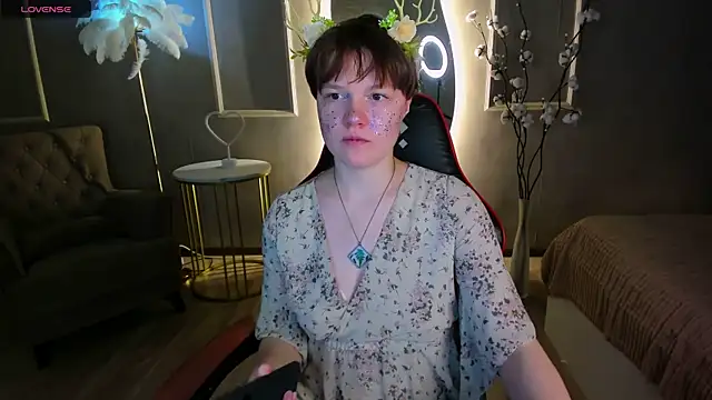 DreamyLuna online show from November 30, 2025, 8:35 pm