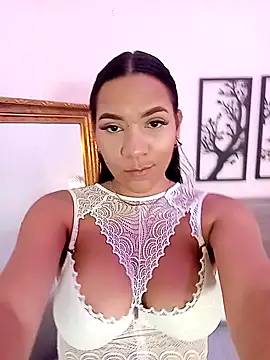 AmaraVelez online show from January 8, 2025, 10:59 am