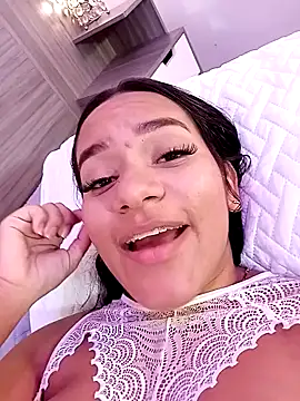 AmaraVelez online show from January 8, 2025, 5:05 pm