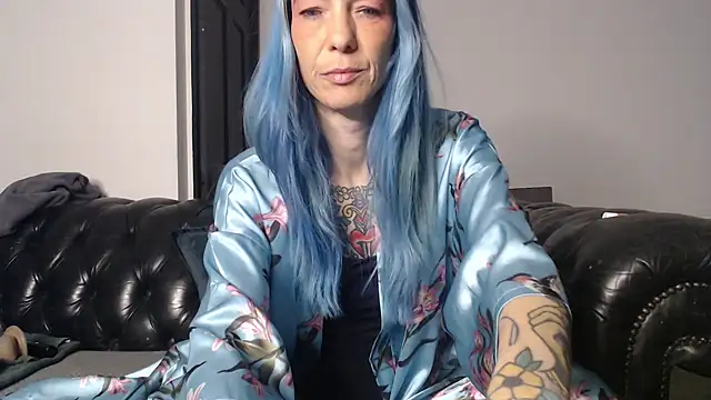 Snapshot of RavenryderUK chatting on December 14, 2024, 10:50 pm RavenryderUK online show from December 14, 2024, 10:50 pm